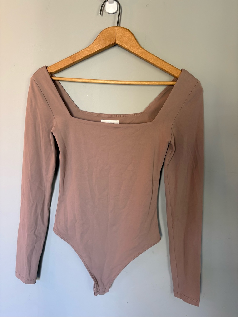Aritzia Babaton Contour Squareneck Longsleeve Bodysuit